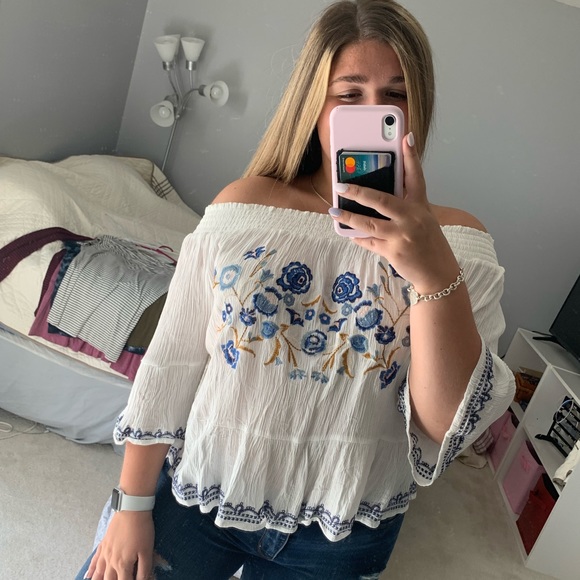 Women’s Top - Picture 2 of 2